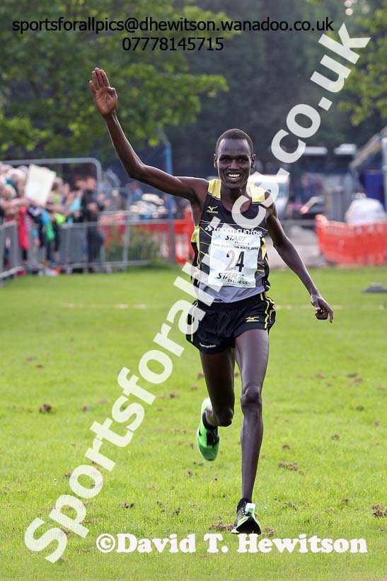 Peter Emase wins the 2014 Blaydon Races. Photo: David T. Hewitson/Sports for All Pics